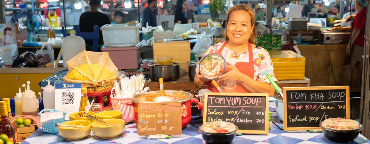 Learn some Thai phrases to make shopping at Night Markets much easier