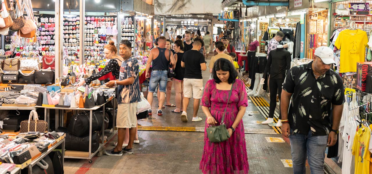 Immerse yourself in the Naka Weekend Market atmosphere
